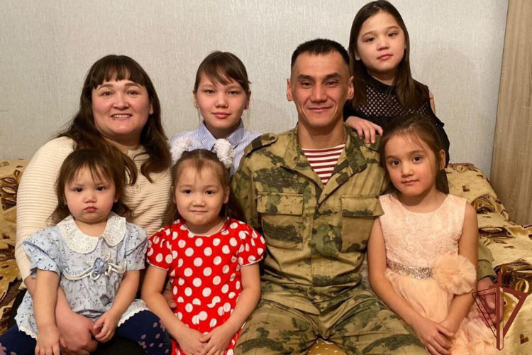 Семья росгвардейца удостоена медали ордена «Родительская слава» (видео)
