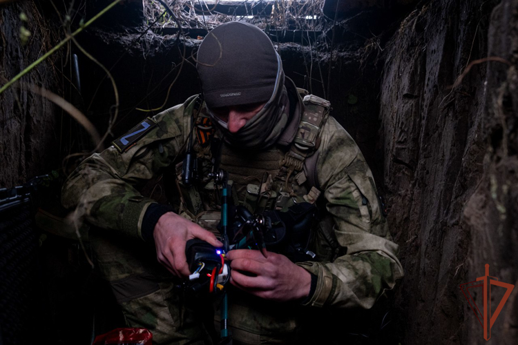 Росгвардия показала работу расчета FPV-дрона в Запорожской области