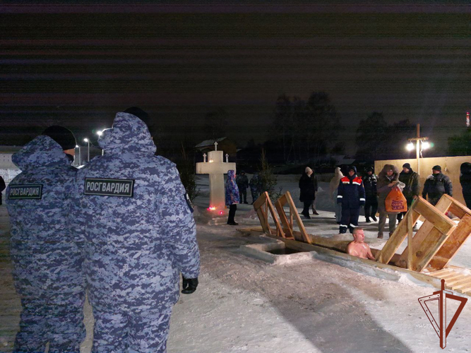 Росгвардейцы обеспечили безопасность во время празднования Крещения Господне в Центральной России