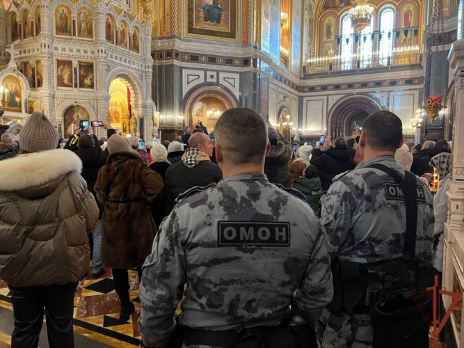 Росгвардия принимает участие в обеспечении охраны иконы Андрея Рублева в Храме Христа Спасителя (видео)