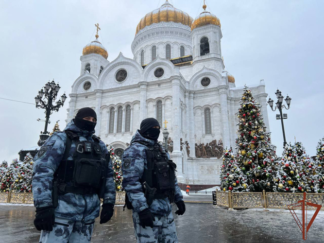 Росгвардия принимает участие в обеспечении охраны иконы Андрея Рублева в Храме Христа Спасителя (видео)