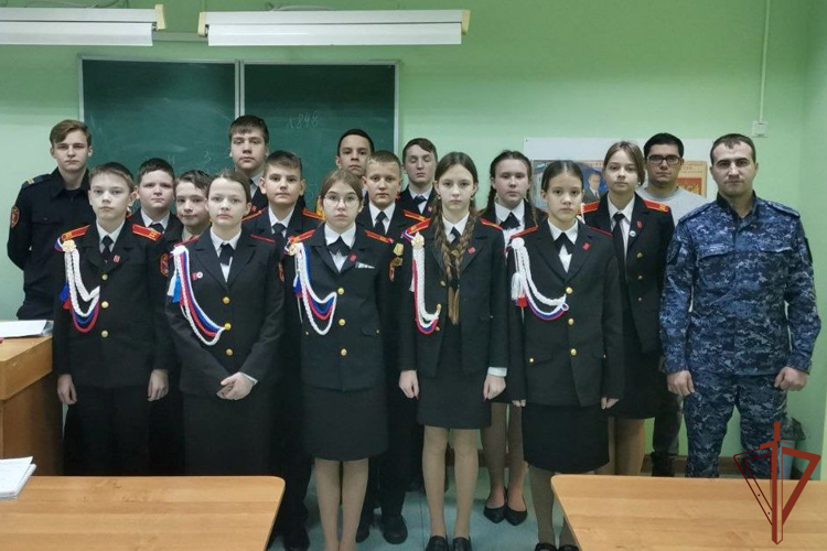 Военнослужащие и сотрудники Уральского округа Росгвардии почтили память жертв блокады Ленинграда