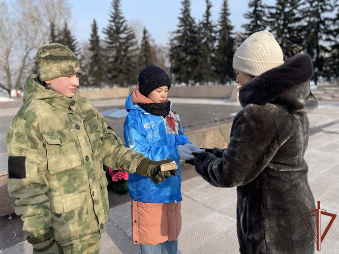 В Сибири росгвардейцы приняли участие в памятных мероприятиях, посвященных 80-летию полного освобождения Ленинграда от фашистской блокады