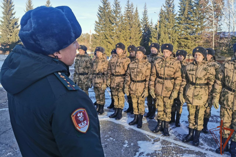 Более 120 военнослужащих осеннего призыва приняли присягу в подразделениях Сибирского округа Росгвардии