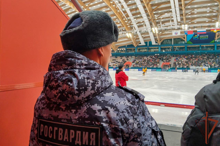 Росгвардейцы обеспечили правопорядок на хоккейных матчах всероссийских турниров в Кузбассе