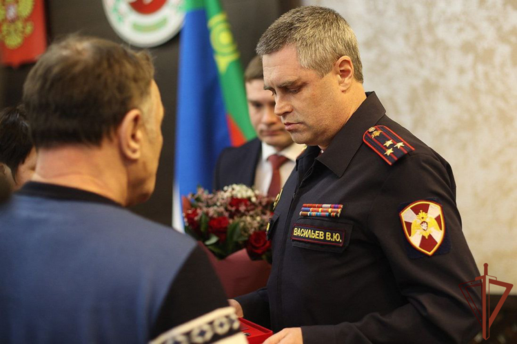 Орден Мужества геройски погибшего на СВО росгвардейца передали на хранение его родителям  в Хакасии