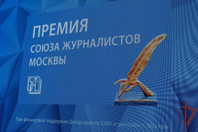 Генерал-лейтенант Алексей Воробьев вручил ведомственные медали представителям СМИ (видео)