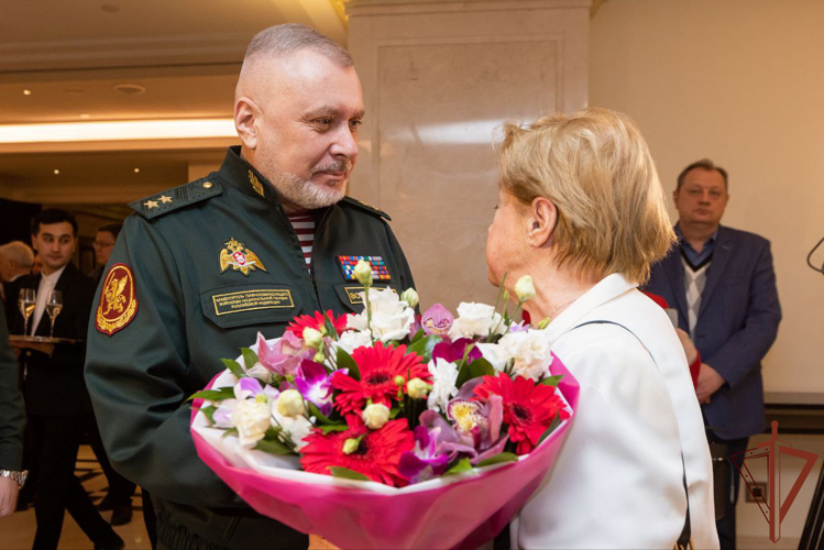Генерал-лейтенант Алексей Воробьев вручил ведомственные медали представителям СМИ (видео)