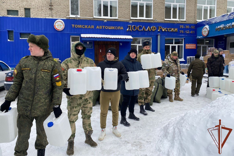 Росгвардия в Томске оказала помощь в погрузке гуманитарной помощи на Донбасс