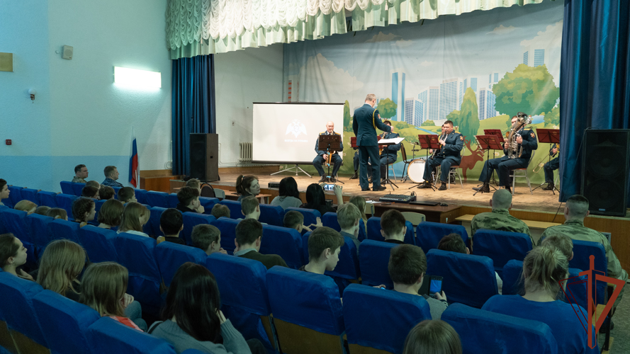 Музыканты Росгвардии выступили с программой для детей из Белгорода