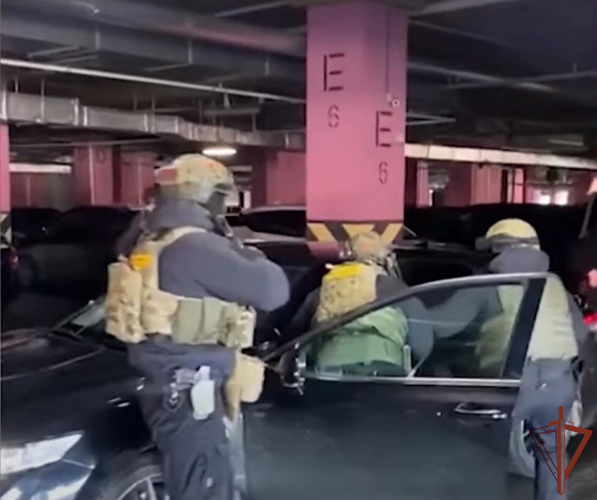 СОБР Росгвардии задержал криминального лидера в Челябинске (видео)