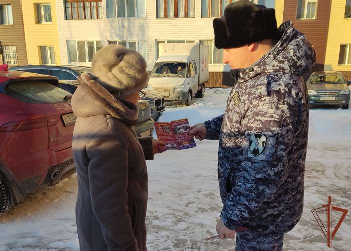 Росгвардейцы напомнили о правилах безопасности жителям на Урале 