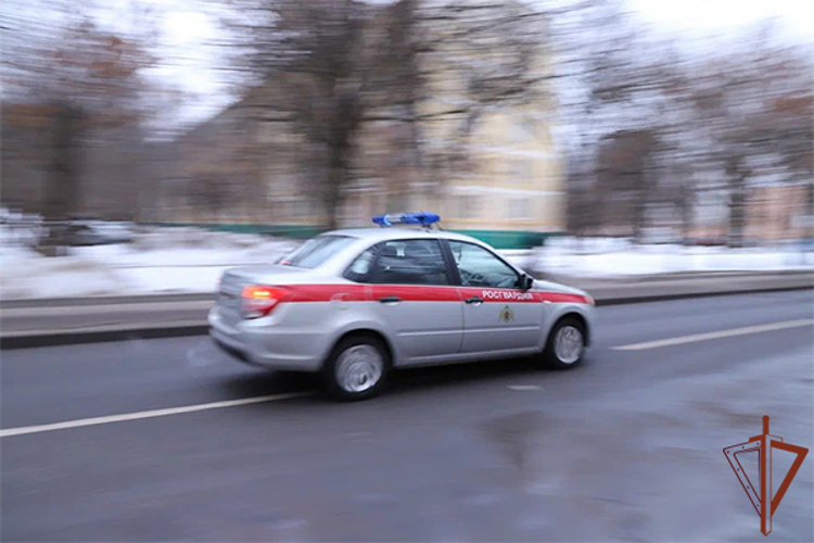 Сотрудники Росгвардии оказали помощь мужчине с подозрением на инсульт в Москве