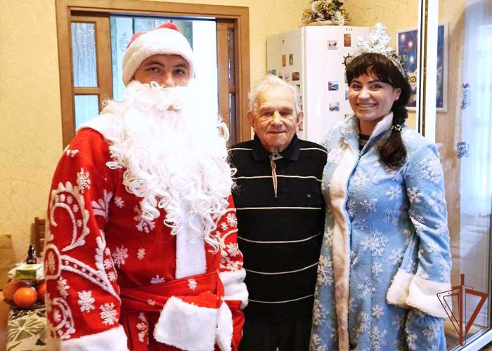 98-летнего ветерана Великой Отечественной войны поздравили с Новым годом росгвардейцы в Севастополе