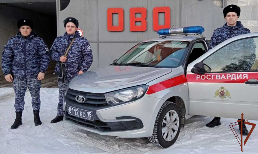 Росгвардейцы помогли уральцу потушить возгорание автомобиля  