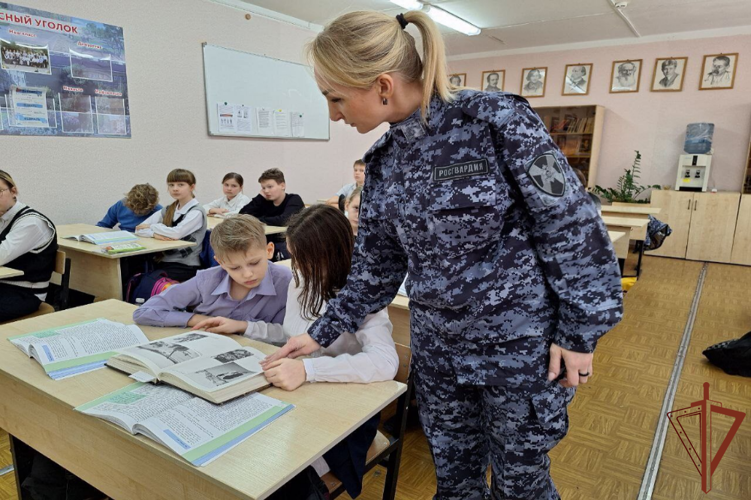 В годовщину снятия блокады Ленинграда росгвардейцы провели патриотические мероприятия в регионах Центральной России