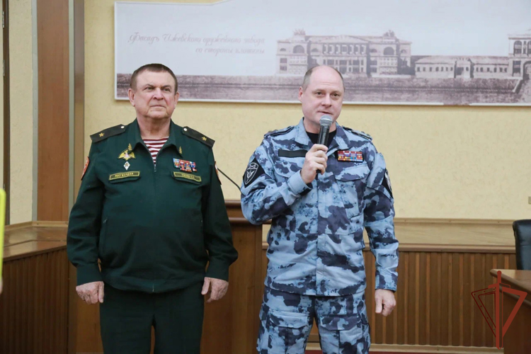 Росгвардейцы поощрили отличившихся кадет в Приволжье