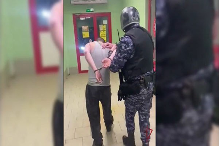 Сотрудники Росгвардии задержали незаконно проникшего на территорию охраняемого магазина мужчину в Московской области 