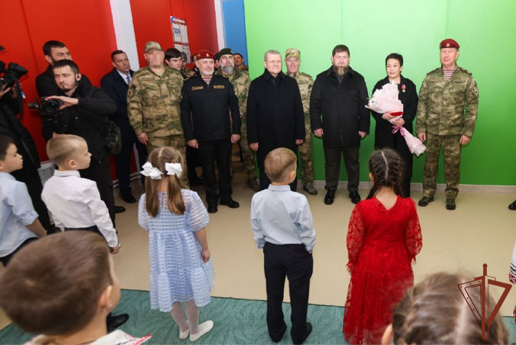 Генерал армии Виктор Золотов вручил орден Жукова Северо-Кавказскому округу Росгвардии 