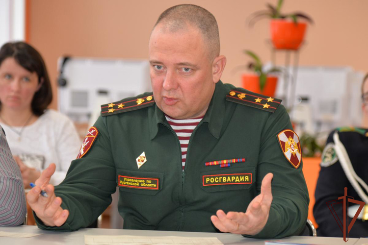 Патриотические мероприятия для подшефных школьников провела Росгвардия на Урале (видео)