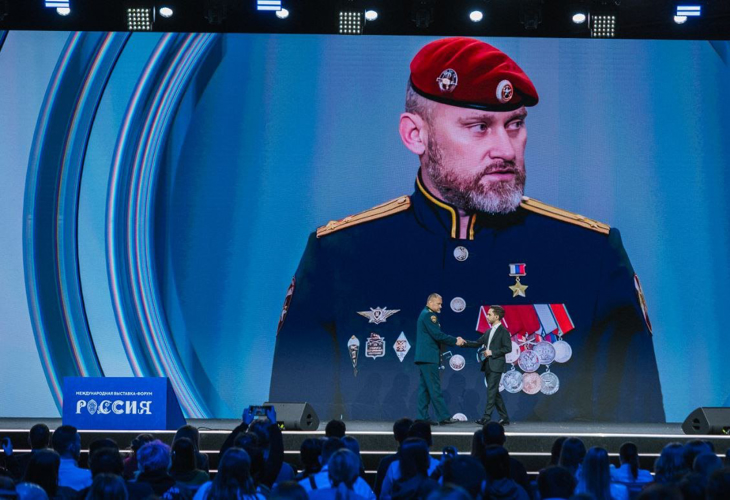 Офицер Росгвардии Герой России полковник Александр Белоглазов выступил на форуме российского общества "Знание"