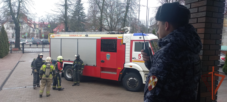 Росгвардия и МЧС провели совместную пожарно-тактическую тренировку в Калининграде