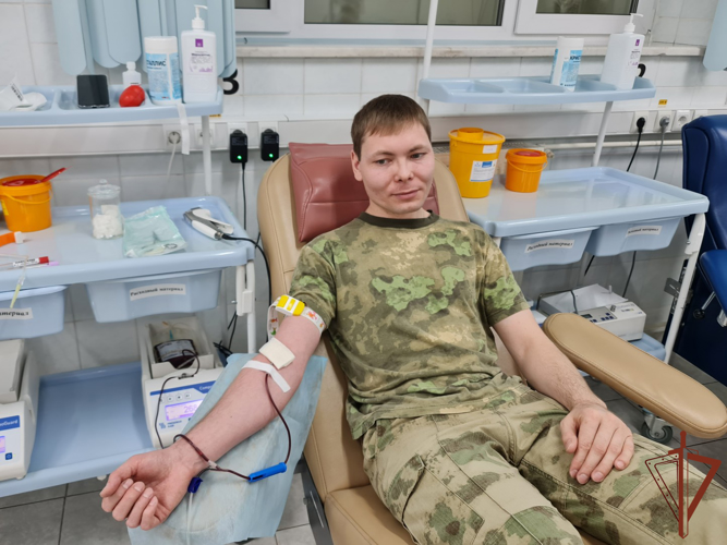 Благотворительную ведомственную донорскую акцию поддержали росгвардейцы  в Югре