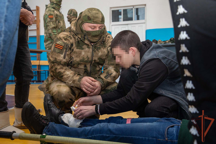 Военизированную эстафету «Будущий воин» провели росгвардейцы для школьников в ДНР