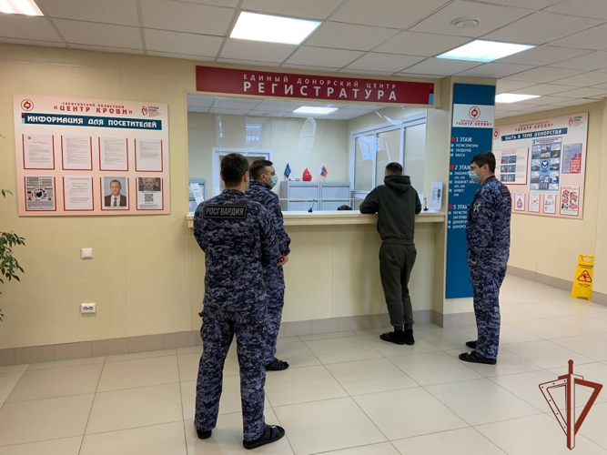 Росгвардейцы поддержали ведомственную акцию «От сердца к сердцу» в Саратове