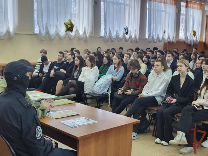 Патриотические мероприятия с молодежью проводят росгвардейцы  в регионах Центральной России