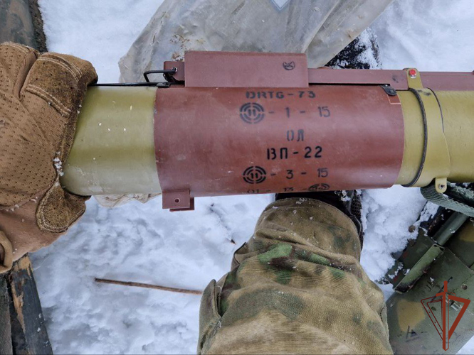 Росгвардейцы нашли схрон с американским и болгарским вооружением в ЛНР