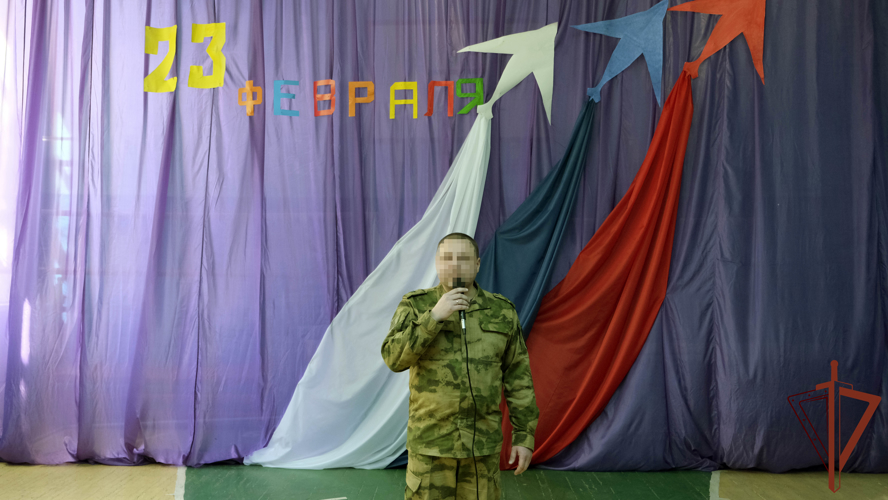 Росгвардейцы навестили учеников старших классов в рамках акции «Неделя мужества» в Херсонской области