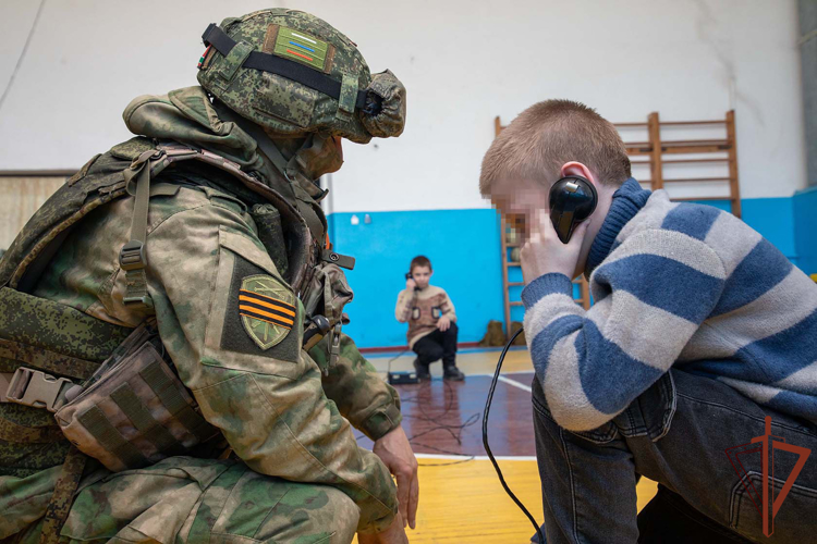 Военизированную эстафету «Будущий воин» провели росгвардейцы для школьников в ДНР
