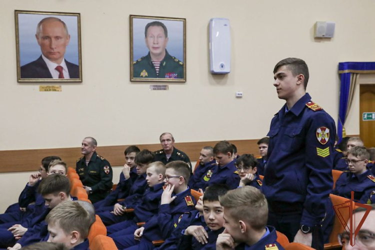 Писатель Николай Лузан рассказал кадетам Росгвардии о малоизвестных фактах работы военных контрразведчиков 