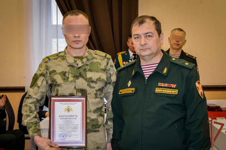 Замкомандующего СЗО Росгвардии поздравил личный состав автобронетанковых подразделений с профессиональным праздником