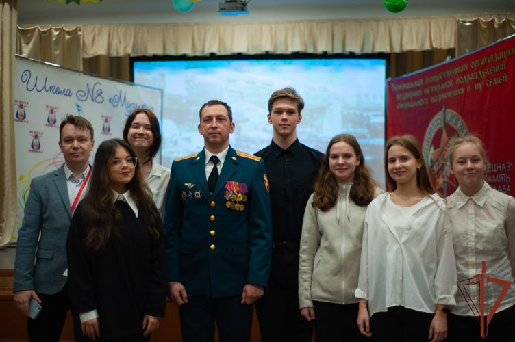 Военный оркестр  Северо-Западного округа Росгвардии сыграл для петербургских школьников