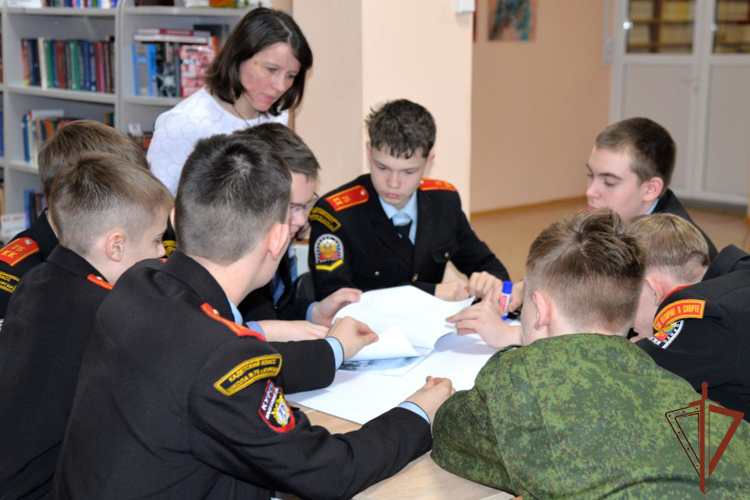 Патриотические мероприятия для подшефных школьников провела Росгвардия на Урале (видео)
