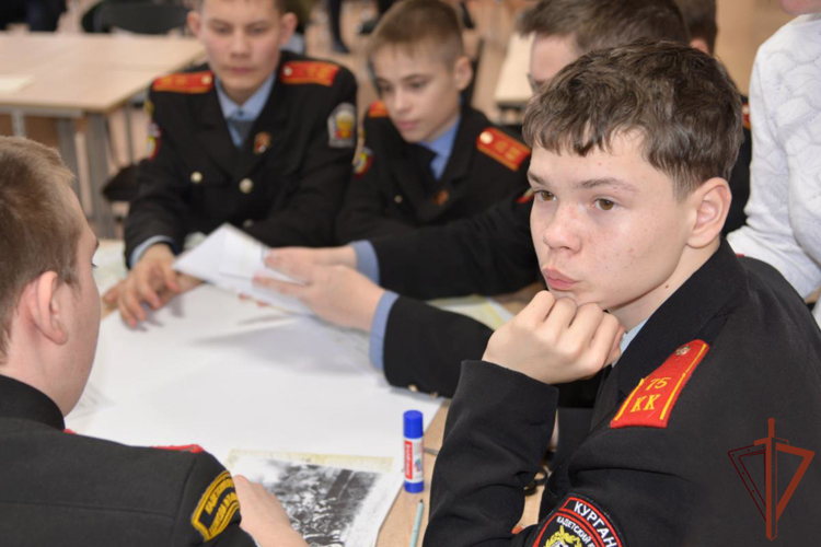 Патриотические мероприятия для подшефных школьников провела Росгвардия на Урале (видео)