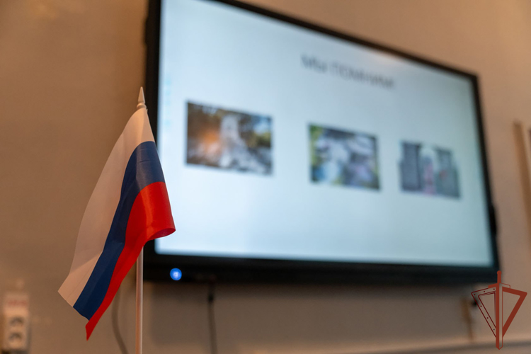 Росгвардейцы в Херсонской и Запорожской областях проводят уроки мужества