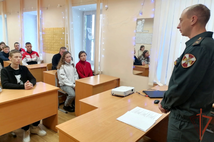 Патриотические мероприятия для подшефной молодежи провела Росгвардия на Урале