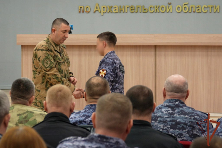 Росгвардейцам – участникам СВО в Архангельске вручены государственные награды