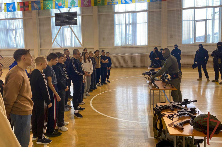 Росгвардейцы провели занятия по профориентированию в регионах Центральной России