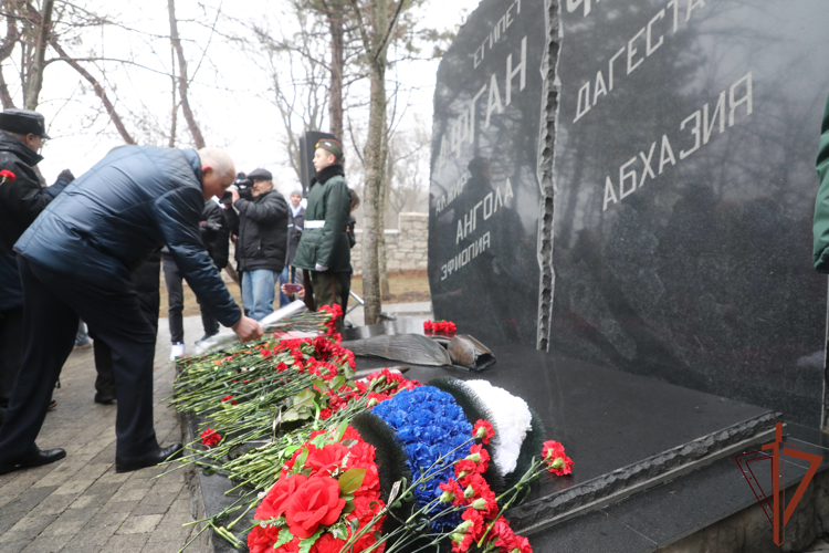 Заместитель командующего Северо-Кавказским округом Росгвардии принял участие в памятном мероприятии в Пятигорске