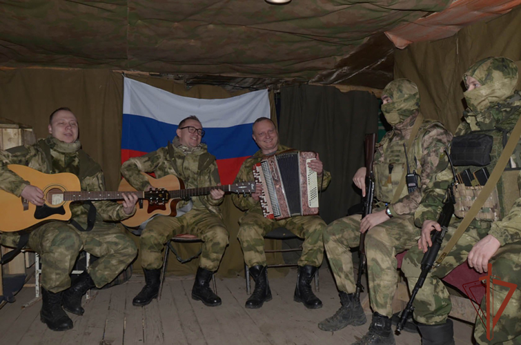 Фронтовая бригада ведомственного ансамбля выступила перед военнослужащими и сотрудниками Росгвардии (видео)