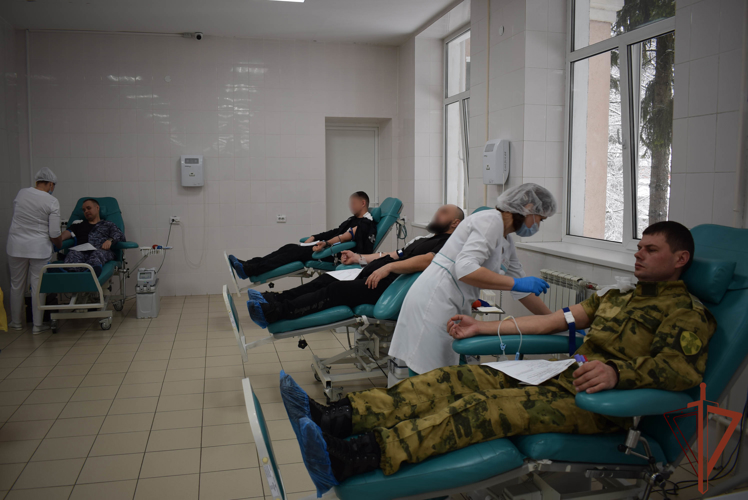 Донорскую акцию «Равнение на добро» поддержала Росгвардия в Курске