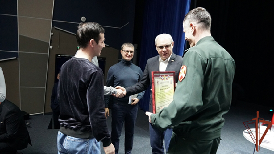 Сахалинские росгвардейцы приняли участие во встрече «Разговоры о самом важном»
