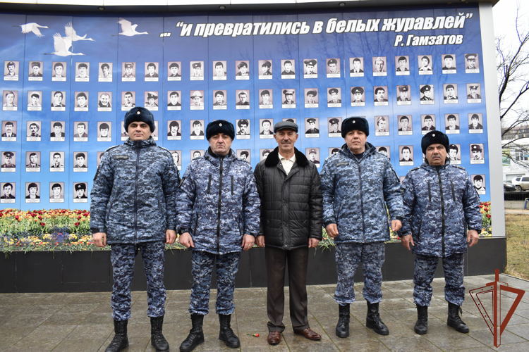 Росгвардейцы на Северном Кавказе участвуют в мероприятиях ко Дню памяти об исполнявших служебный долг за пределами Отечества россиянах