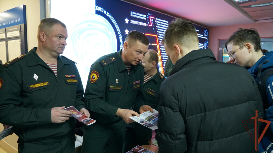 Росгвардейцы приняли участие во всероссийской патриотической акции в Брянске