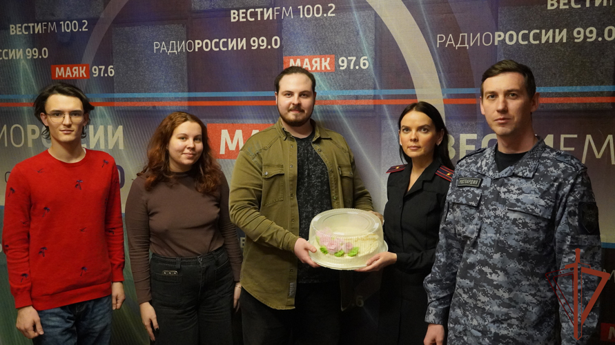 Росгвардейцы поздравили работников региональных радиостанций со Всемирным Днём радио в Приволжье