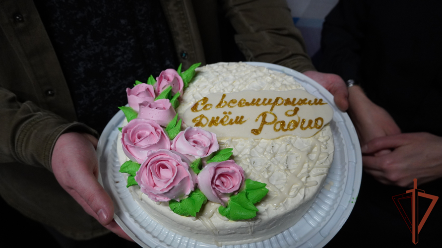 Росгвардейцы поздравили работников региональных радиостанций со Всемирным Днём радио в Приволжье